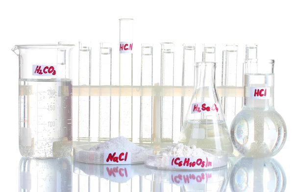 Reagenzgläser mit verschiedenen Säuren und Chemikalien isoliert auf weiß — Stockfoto