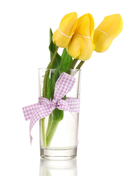 Tulipas bonitas em vaso isolado em branco — Fotografia de Stock