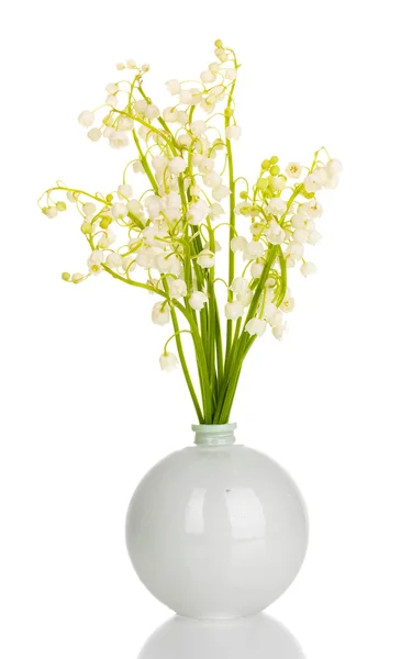 Maiglöckchen in Vase isoliert auf weiß — Stockfoto