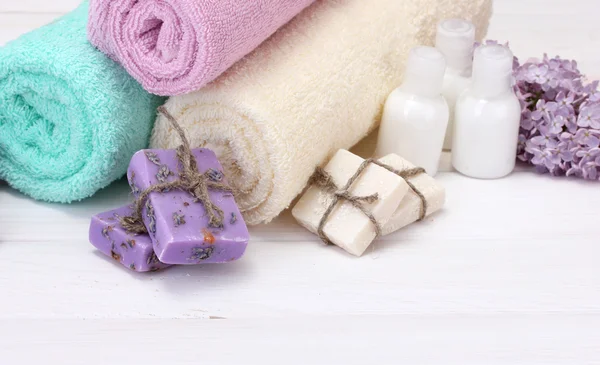Beautiful spa setting on white wooden background — Stock Photo, Image