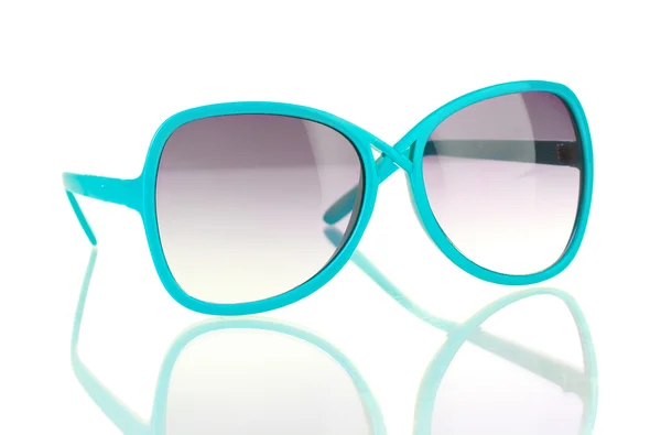 Óculos de sol azuis de mulher na moda isolados em branco — Fotografia de Stock