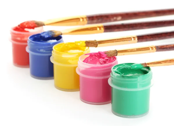 Brushes on the jars with colorful gouache on white background close-up — Stock Photo, Image