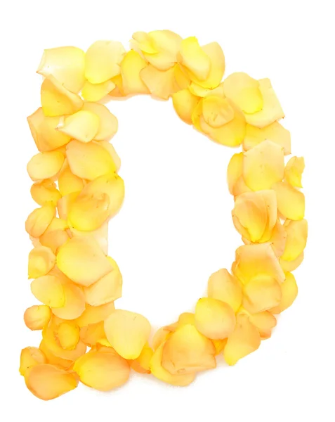 Оранжевые лепестки роз, образующие букву D, изолированные на белом — стоковое фото