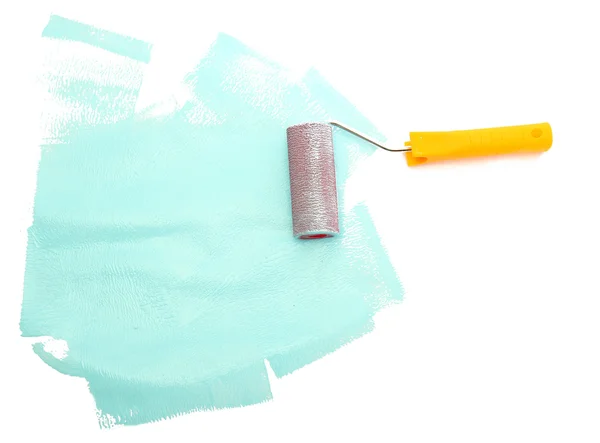 Rolo de pintura com tinta azul isolada em branco — Fotografia de Stock