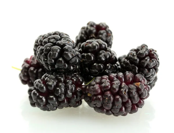 흰색 배경 클로즈업에 고립 된 익 mulberries — 스톡 사진