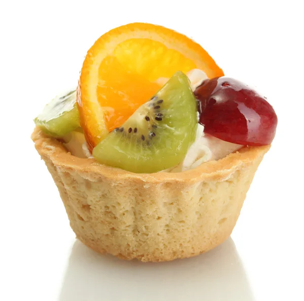 Süße Torte mit Früchten isoliert auf weiß — Stockfoto