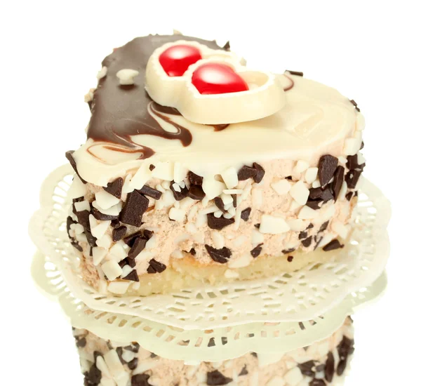 Zoete cake met chocolade geïsoleerd op wit — Stockfoto