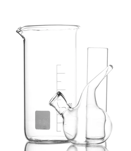Három üres laboratóriumi üvegeszközök tükörképe elszigetelt fehér — Stock Fotó