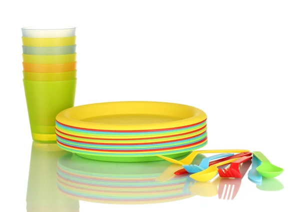 Jasne plastikowe naczynia jednorazowe na białym tle — Zdjęcie stockowe