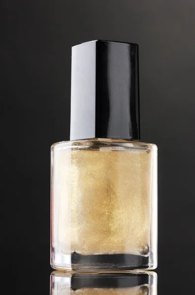 Golden neglelak på sort baggrund - Stock-foto