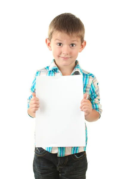 Portret van gelukkig jongetje met vel papier geïsoleerd op wit — Stockfoto