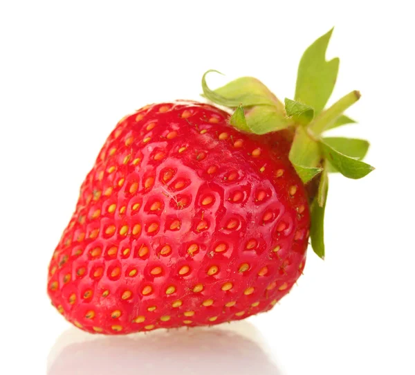 Süße reife Erdbeere isoliert auf weiß — Stockfoto