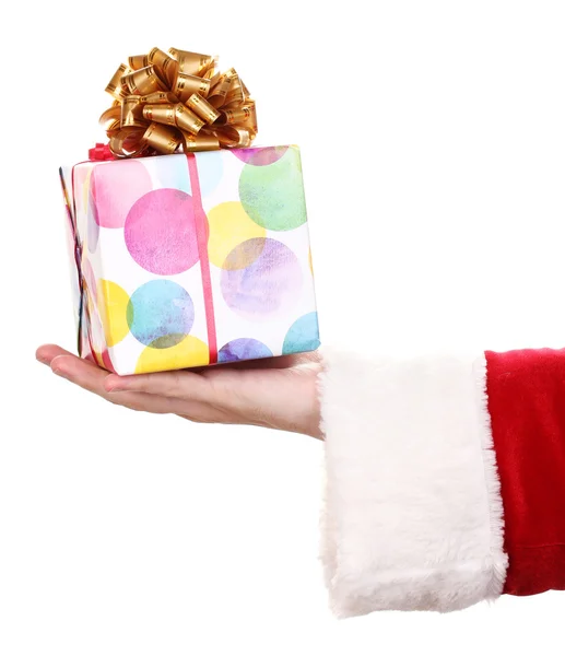 Babbo Natale mano in possesso di scatola regalo isolato su bianco — Foto Stock