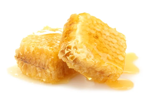 Goldene Waben mit Honig isoliert auf weiß — Stockfoto