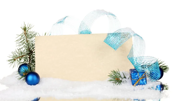 Blanko-Postkarte, Weihnachtskugeln und Tannenbaum auf vereinzelt auf weiß — Stockfoto