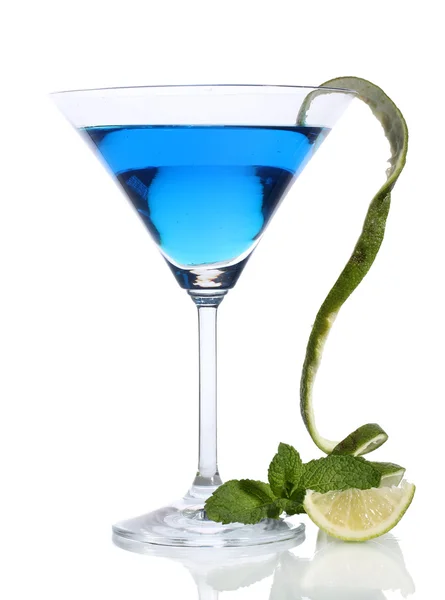 Modrý koktejl v koktejlové skleničce izolované na bílém — Stock fotografie