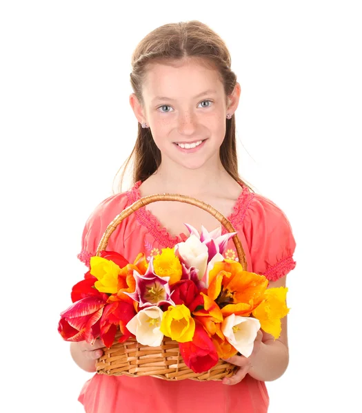 Retrato de menina bonita com tulipas em cesta isolada em branco — Fotografia de Stock