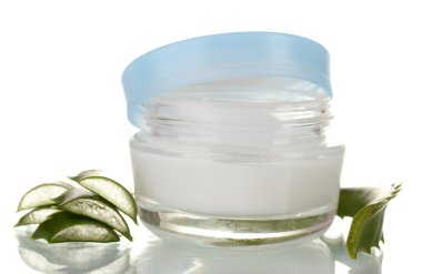 aloe vera ve üzerinde beyaz izole krem