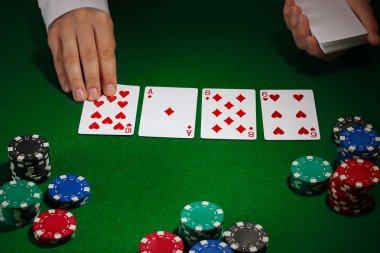 Yeşil masada Poker ayarı