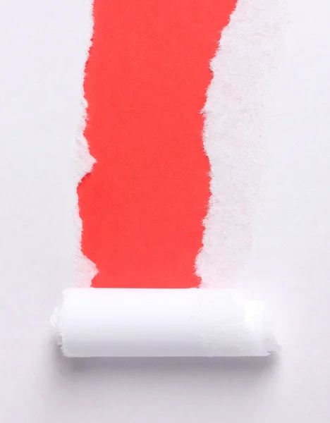 Papel roto con fondo rojo — Foto de Stock