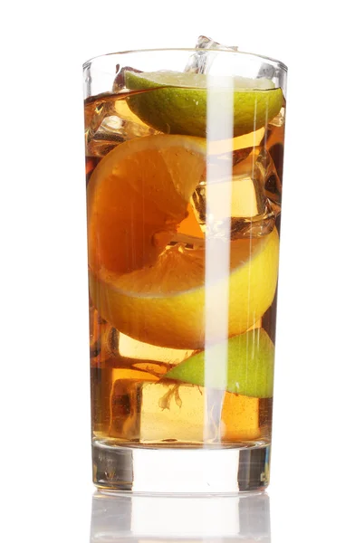 Tè freddo con limone e lime isolato su bianco — Foto Stock