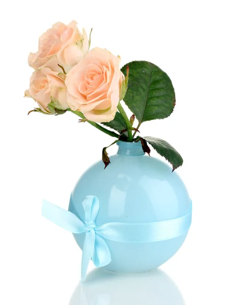 Beautiful roses in vase isolated on white — Stock Photo, Image
