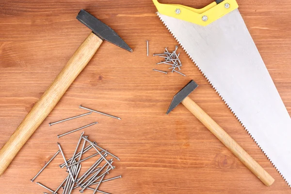 Zestaw narzędzi i przyrządów na drewnianym tle — Zdjęcie stockowe