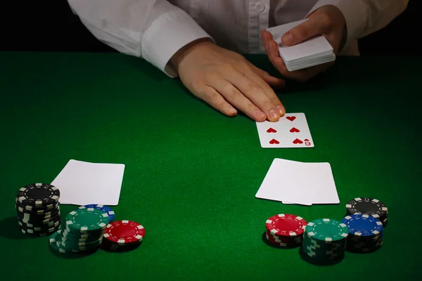 绿色桌上扑克设置 — 图库照片