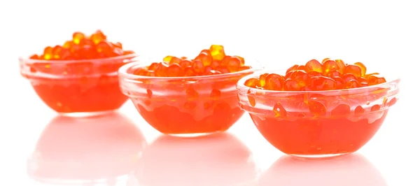 Röd kaviar i glasskålar isolerad på vit — Stockfoto