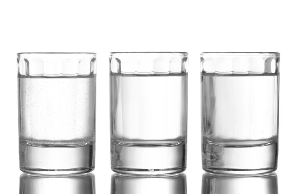 Trzy szklanki wódki na białym tle — Zdjęcie stockowe