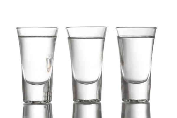 Trois verres de vodka isolés sur blanc — Photo