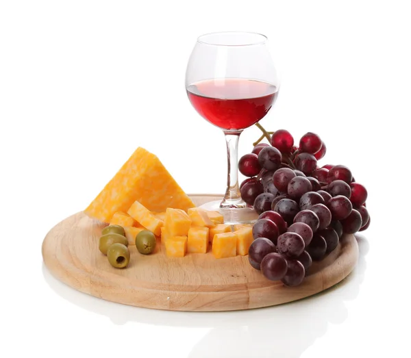 Şarap kadehinin içinde ve izole üzerinde beyaz peynir — Stok fotoğraf