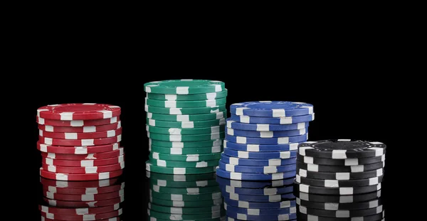 Casino fichas aisladas en negro —  Fotos de Stock