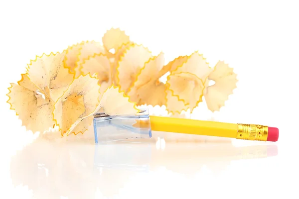 Kurşun kalem ve kalemtıraş üzerinde beyaz izole — Stok fotoğraf