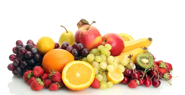 Exotische fruit en bessen geïsoleerd op wit — Stockfoto