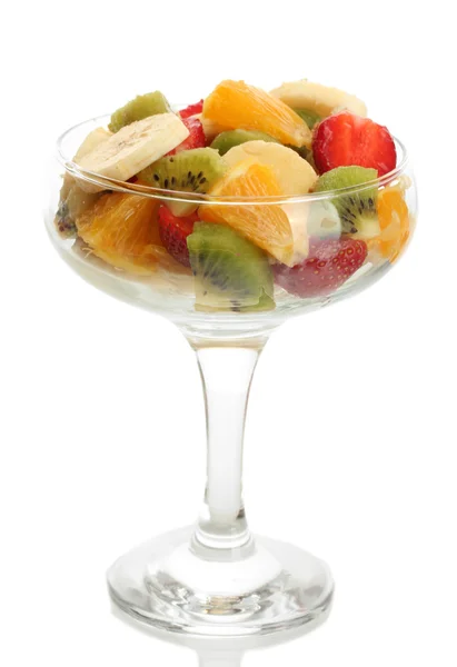 白で隔離されるフレッシュ フルーツのサラダ — ストック写真