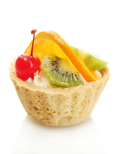 Bolo doce com frutas isoladas em branco — Fotografia de Stock