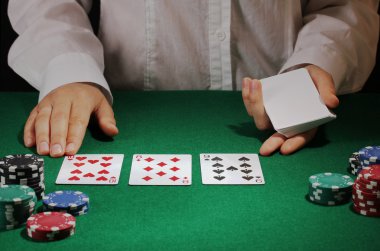 Yeşil masada Poker ayarı