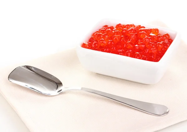 Caviar vermelho em tigela branca isolada em branco — Fotografia de Stock