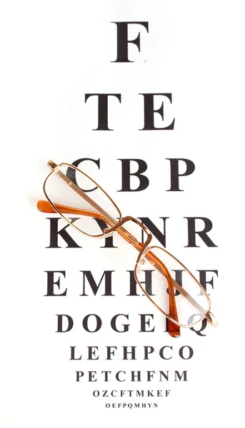 Gráfico de teste de visão com óculos close-up — Fotografia de Stock