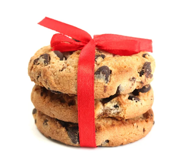 Chocolate chips cookies with red ribbon isolated on white — Stock Photo, Image