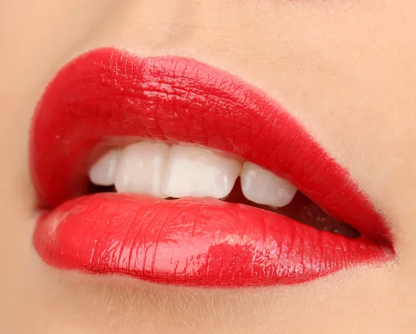 Bela composição de lábios glamour brilho vermelho — Fotografia de Stock