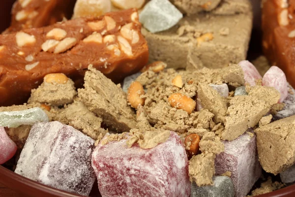Orientalische Süßigkeiten - Sherbet, Halva und türkisches Vergnügen aus nächster Nähe — Stockfoto