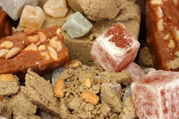 Oriental sweets - sherbet, halva and turkish delight close-up — Stock Photo, Image