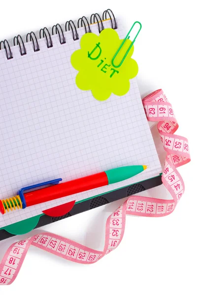 Perencanaan diet. Buku catatan pengukur pita dan pensil diisolasi pada warna putih — Stok Foto