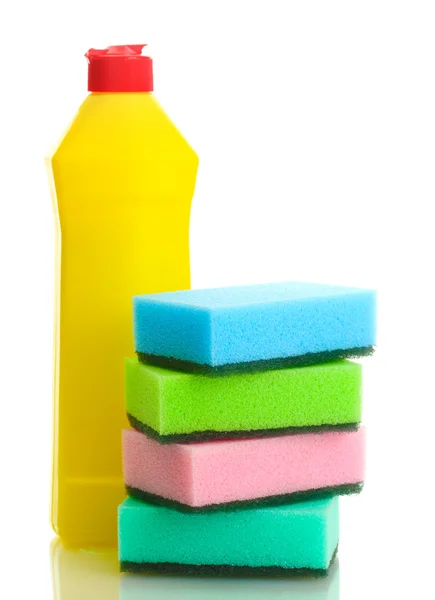 Afwasmiddel en sponzen geïsoleerd op wit — Stockfoto