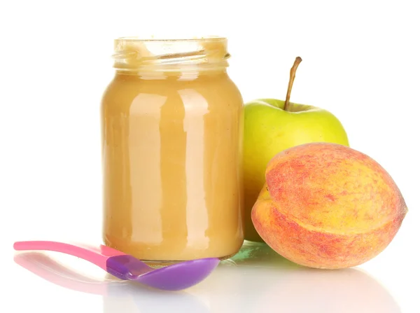 Βάζο με φρούτα παιδικές τροφές και το κουτάλι που απομονώνονται σε λευκό — Φωτογραφία Αρχείου