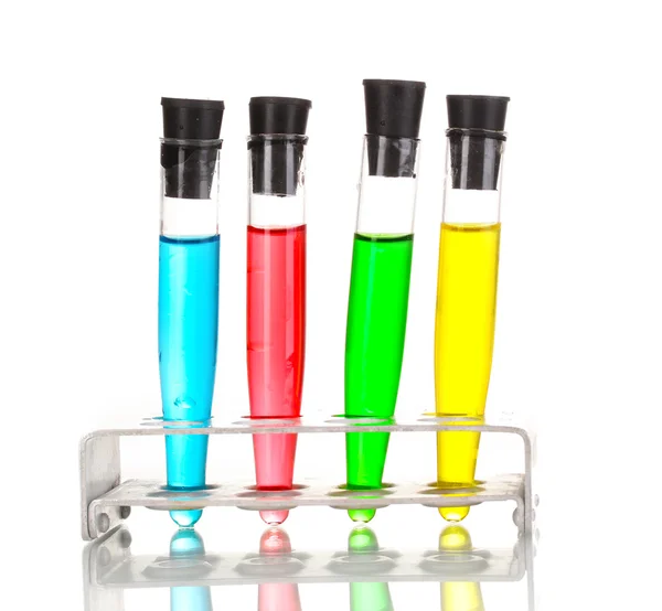Test tüpleri ile üzerine beyaz izole renkli sıvı — Stok fotoğraf