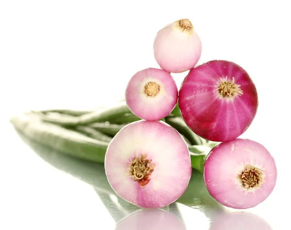Tumpukan bawang merah muda terisolasi pada putih — Stok Foto