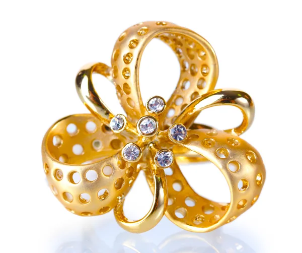 Hermoso anillo de oro con piedras preciosas aisladas en blanco — Foto de Stock